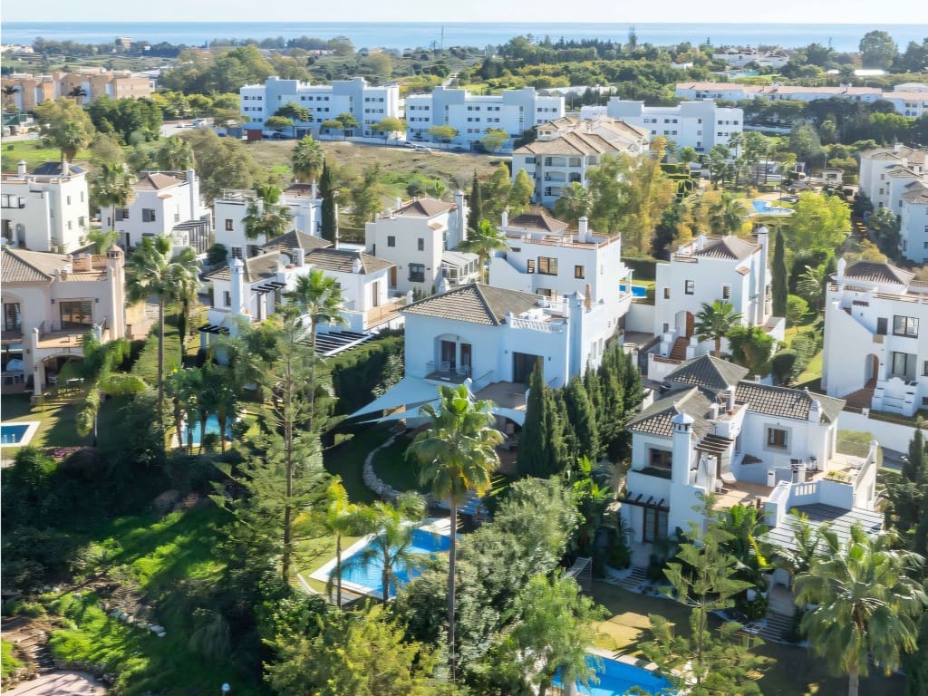 4 soveværelse Villa til salg i New Golden Mile med swimmingpool garage - € 1.299.000 (Ref: 9529384)