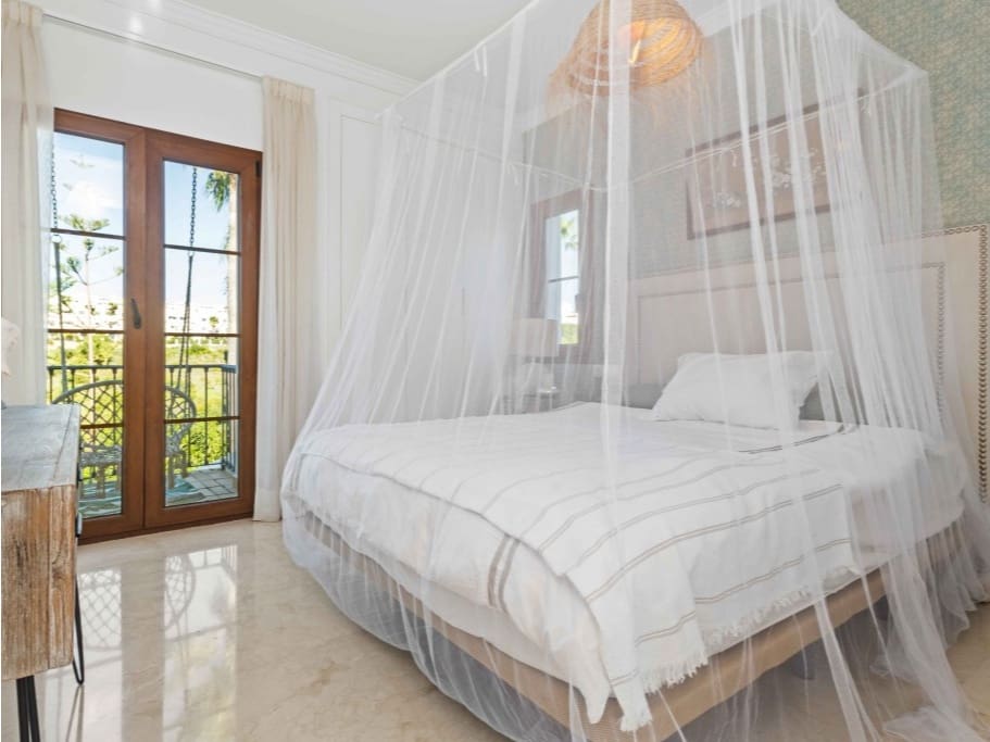 4 soveværelse Villa til salg i New Golden Mile med swimmingpool garage - € 1.299.000 (Ref: 9529384)