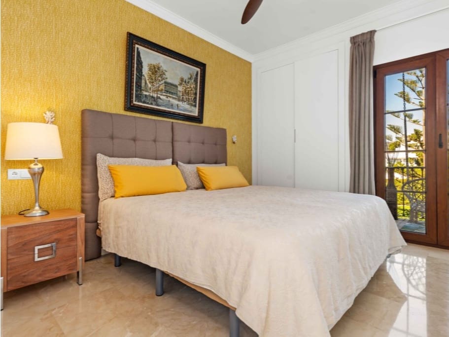 4 soveværelse Villa til salg i New Golden Mile med swimmingpool garage - € 1.299.000 (Ref: 9529384)