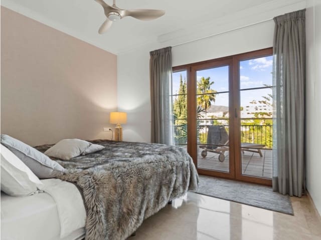 4 soveværelse Villa til salg i New Golden Mile, Estepona med swimmingpool garage - € 1.299.000 (Ref: 9529384)