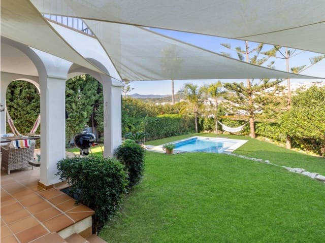 4 soveværelse Villa til salg i New Golden Mile, Estepona med swimmingpool garage - € 1.299.000 (Ref: 9529384)