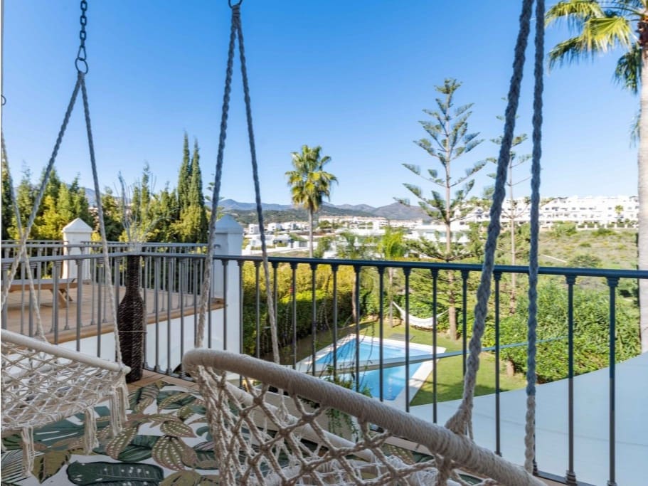 4 soveværelse Villa til salg i New Golden Mile med swimmingpool garage - € 1.299.000 (Ref: 9529384)