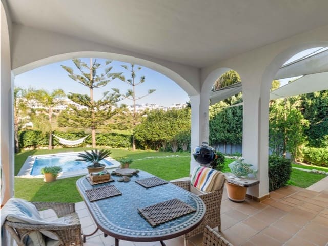 4 soveværelse Villa til salg i New Golden Mile, Estepona med swimmingpool garage - € 1.299.000 (Ref: 9529384)