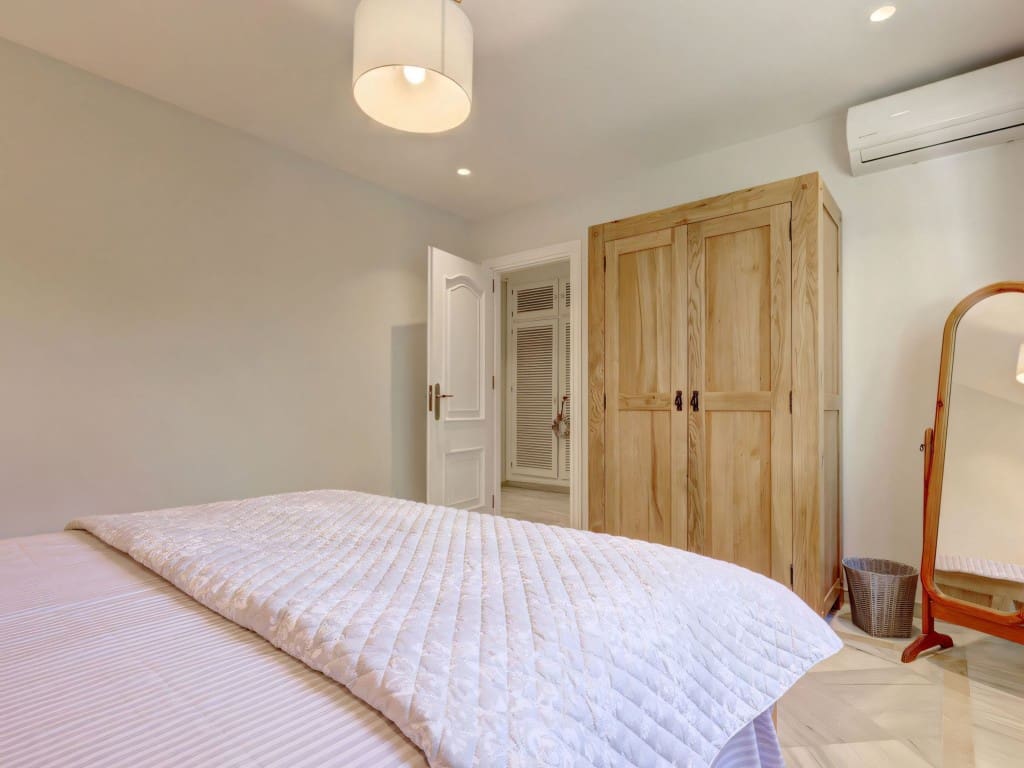 4 slaapkamer Villa te koop in Calahonda met zwembad garage - € 1.275.000 (Ref: 9529386)