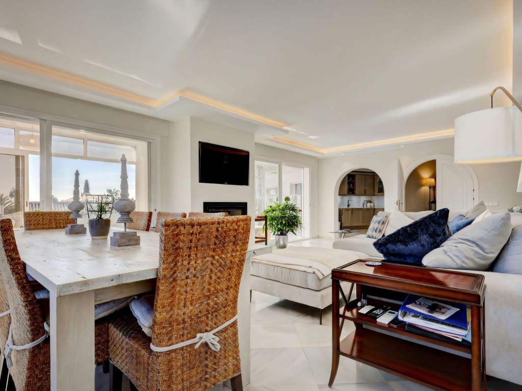 4 slaapkamer Villa te koop in Calahonda met zwembad garage - € 1.275.000 (Ref: 9529386)