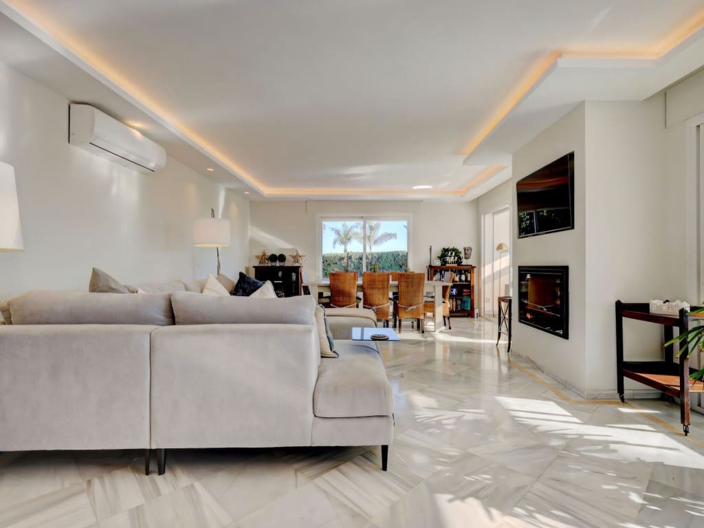 4 slaapkamer Villa te koop in Calahonda met zwembad garage - € 1.275.000 (Ref: 9529386)