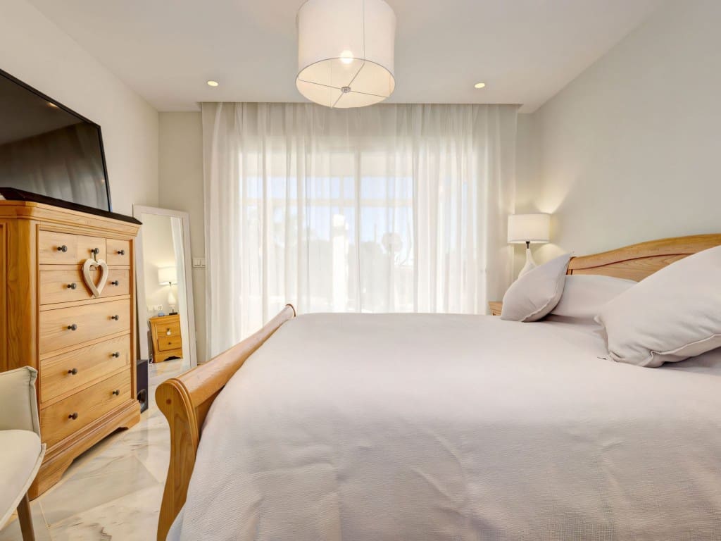 4 slaapkamer Villa te koop in Calahonda met zwembad garage - € 1.275.000 (Ref: 9529386)