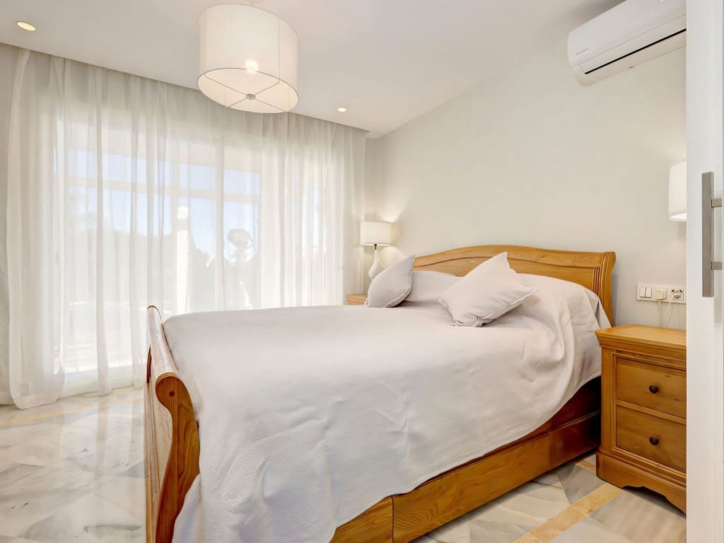 4 slaapkamer Villa te koop in Calahonda met zwembad garage - € 1.275.000 (Ref: 9529386)