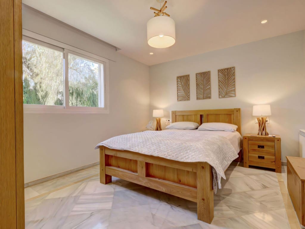 4 slaapkamer Villa te koop in Calahonda met zwembad garage - € 1.275.000 (Ref: 9529386)