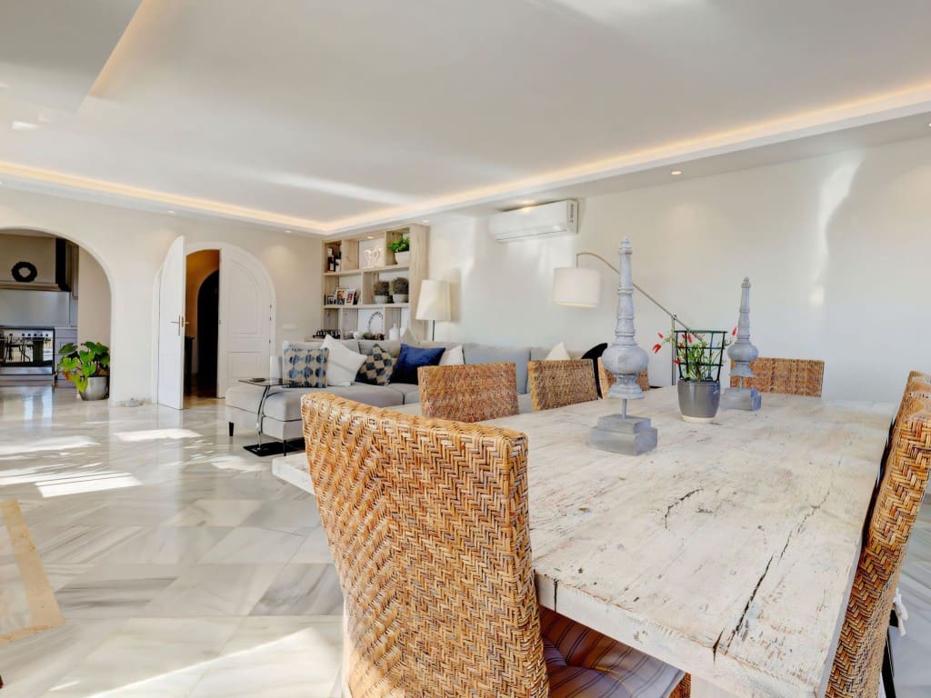 4 slaapkamer Villa te koop in Calahonda met zwembad garage - € 1.275.000 (Ref: 9529386)