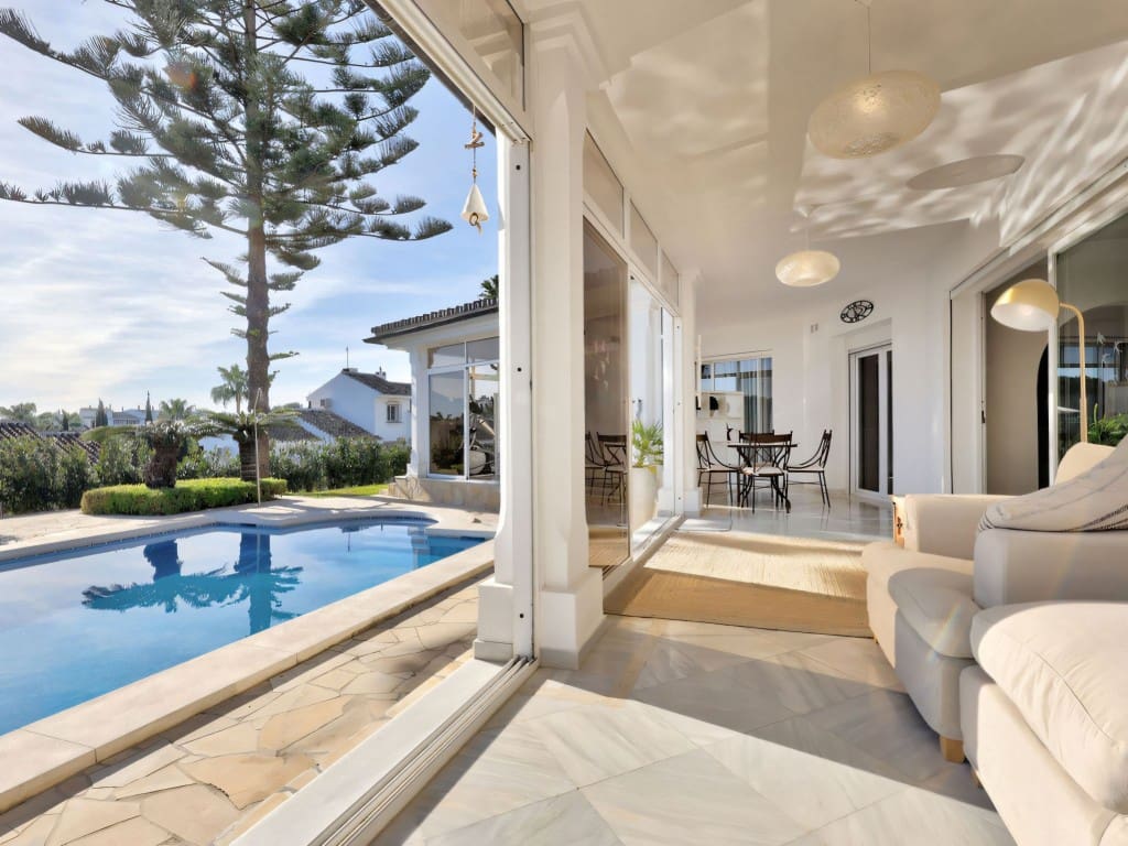 4 slaapkamer Villa te koop in Calahonda met zwembad garage - € 1.275.000 (Ref: 9529386)