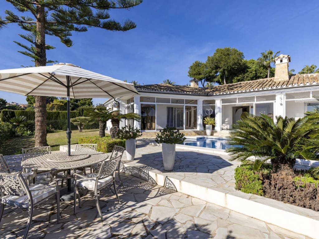 4 slaapkamer Villa te koop in Calahonda met zwembad garage - € 1.275.000 (Ref: 9529386)