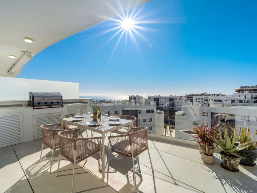 Apartamento de 2 habitaciones en Fuengirola en venta con piscina - 630.000 € (Ref: 9533137)