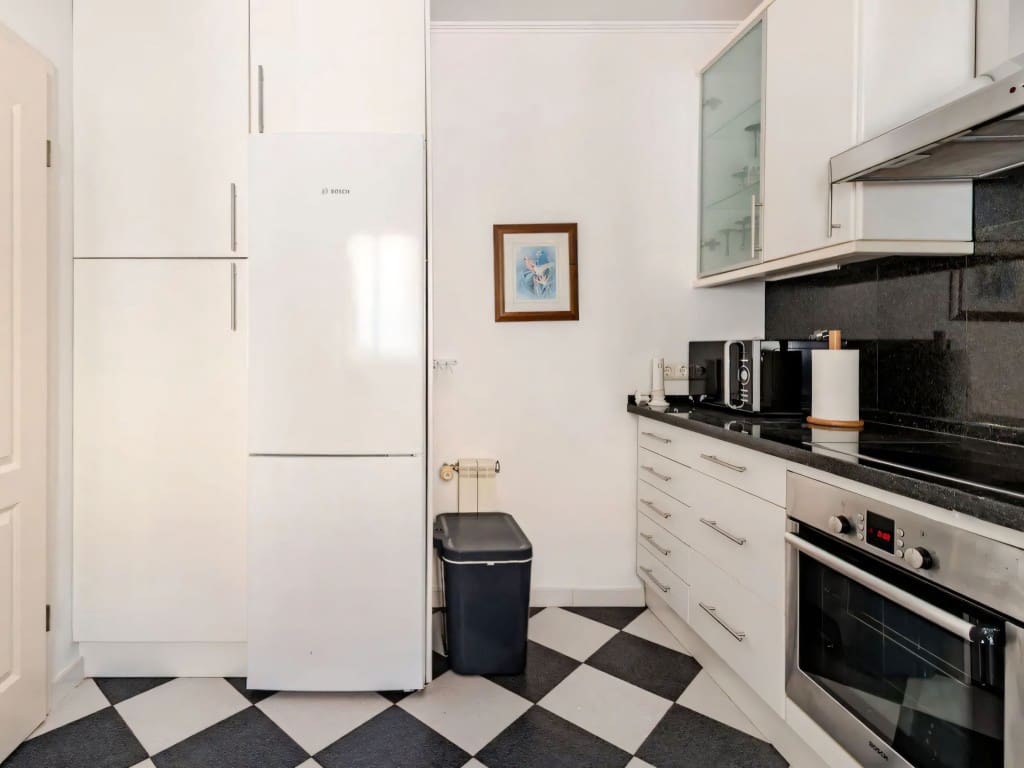 4 bedroom Villa for sale in Marbella with pool garage - € 1,750,000 (Ref: 9537184)