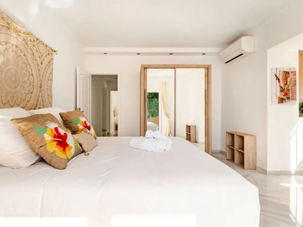 4 bedroom Villa for sale in Marbella with pool garage - € 1,750,000 (Ref: 9537184)