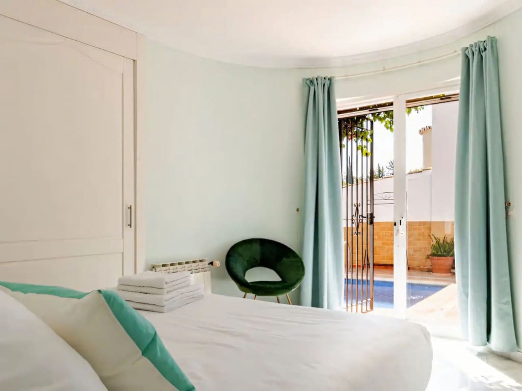 4 bedroom Villa for sale in Marbella with pool garage - € 1,750,000 (Ref: 9537184)