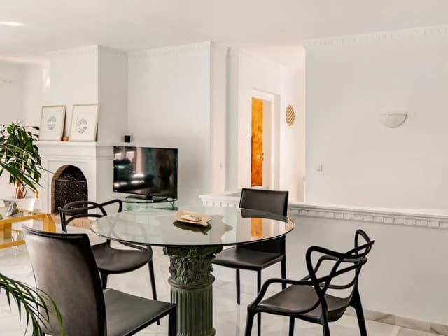 4 bedroom Villa for sale in Marbella with pool garage - € 1,750,000 (Ref: 9537184)