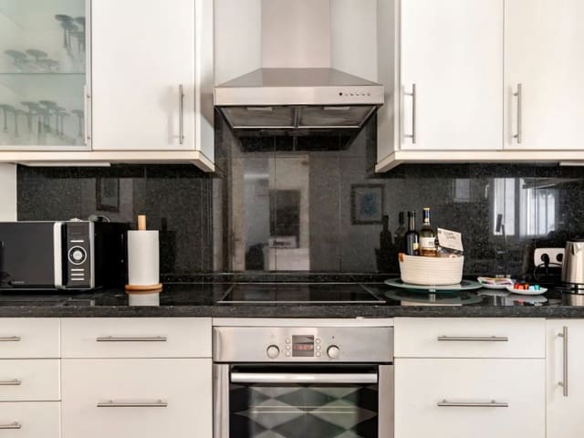 4 bedroom Villa for sale in Marbella with pool garage - € 1,750,000 (Ref: 9537184)