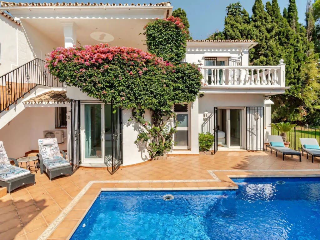 4 bedroom Villa for sale in Marbella with pool garage - € 1,750,000 (Ref: 9537184)