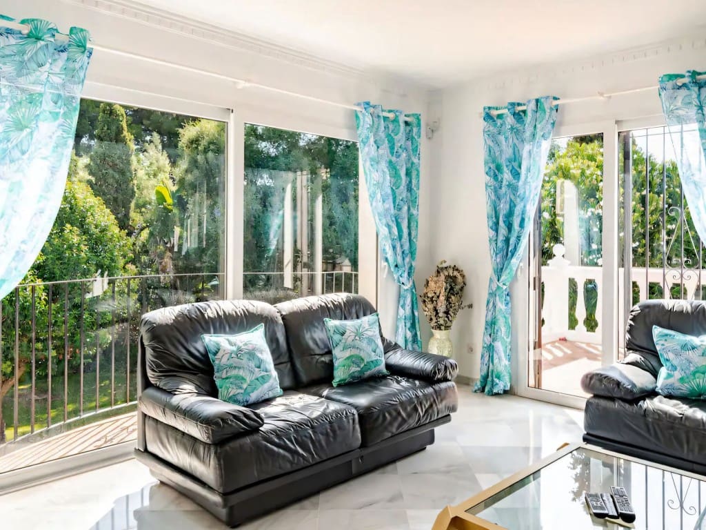 4 bedroom Villa for sale in Marbella with pool garage - € 1,750,000 (Ref: 9537184)