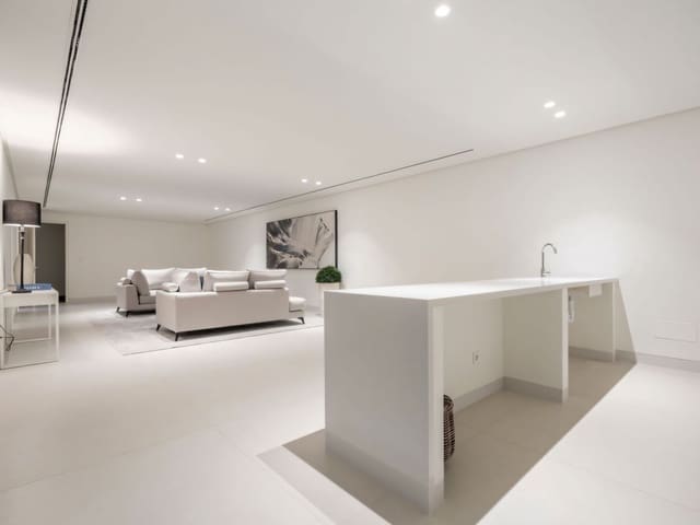 5 slaapkamer Villa te koop in Carib Playa, Marbella met zwembad garage - € 3.300.000 (Ref: 9540720)