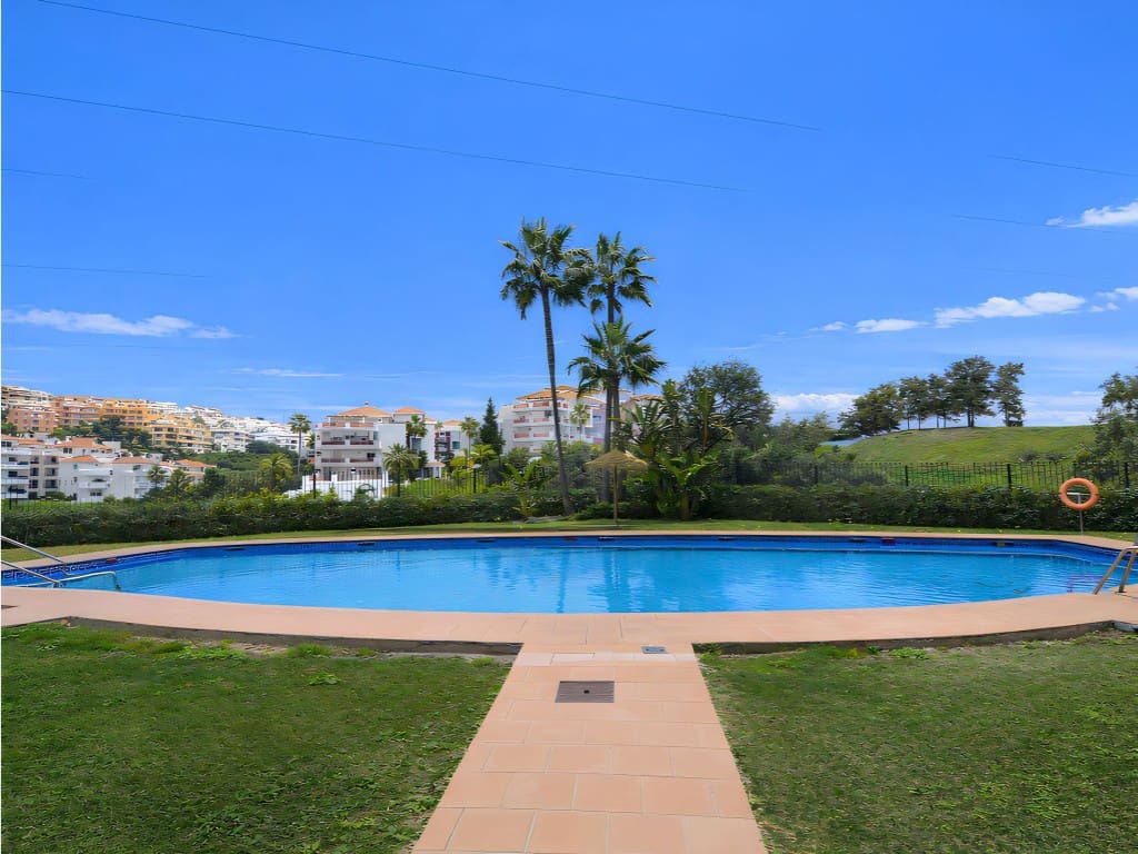 2 slaapkamer Appartement te koop in Mijas Costa met zwembad - € 369.000 (Ref: 9542977)