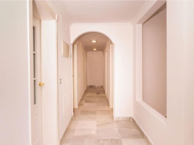 4 Zimmer Apartment zu verkaufen in New Golden Mile, Estepona mit Pool - 850.000 € (Ref: 9547505)