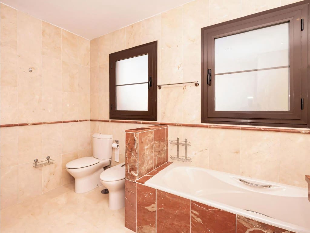 4 Zimmer Apartment zu verkaufen in New Golden Mile mit Pool - 850.000 € (Ref: 9547505)