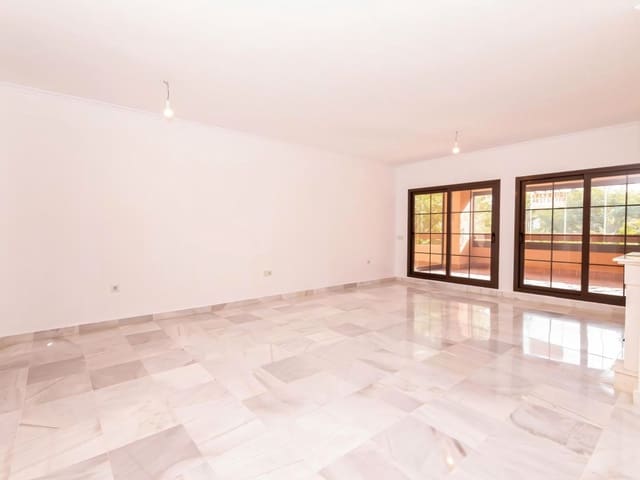 4 Zimmer Apartment zu verkaufen in New Golden Mile, Estepona mit Pool - 850.000 € (Ref: 9547505)