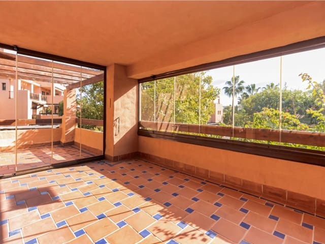 4 Zimmer Apartment zu verkaufen in New Golden Mile, Estepona mit Pool - 850.000 € (Ref: 9547505)