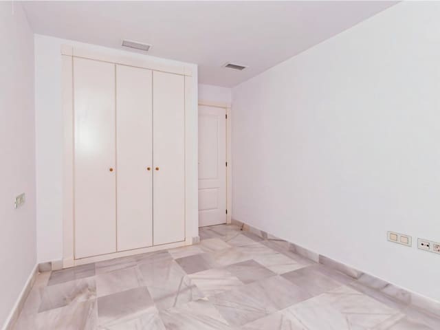 4 Zimmer Apartment zu verkaufen in New Golden Mile, Estepona mit Pool - 850.000 € (Ref: 9547505)