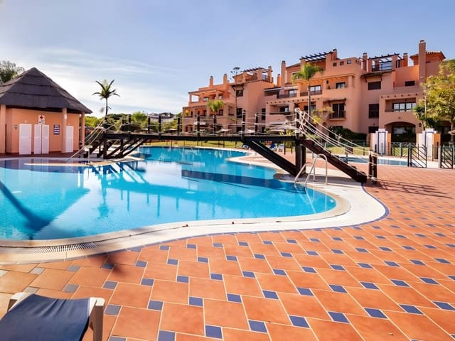 4 Zimmer Apartment zu verkaufen in New Golden Mile, Estepona mit Pool - 850.000 € (Ref: 9547505)