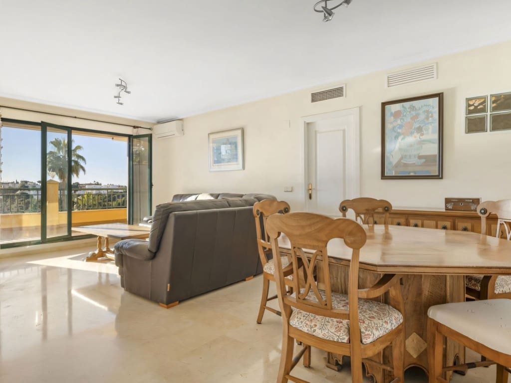 2 Zimmer Apartment zu verkaufen in Torrequebrada mit Pool Garage - 395.000 € (Ref: 9550563)