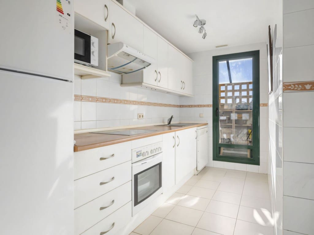 2 Zimmer Apartment zu verkaufen in Torrequebrada mit Pool Garage - 395.000 € (Ref: 9550563)