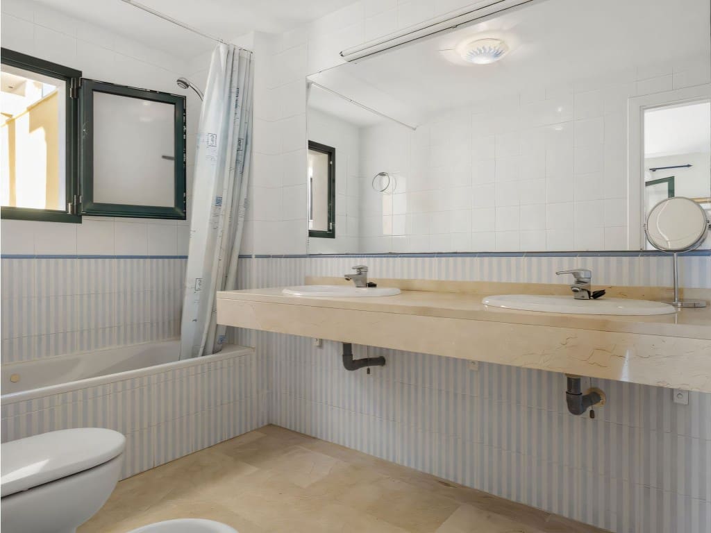 2 Zimmer Apartment zu verkaufen in Torrequebrada mit Pool Garage - 395.000 € (Ref: 9550563)