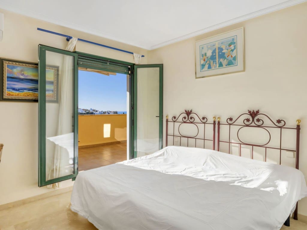 2 Zimmer Apartment zu verkaufen in Torrequebrada mit Pool Garage - 395.000 € (Ref: 9550563)