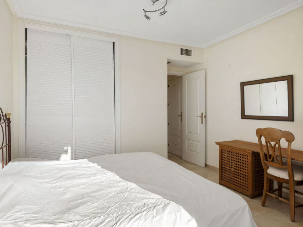 2 Zimmer Apartment zu verkaufen in Torrequebrada mit Pool Garage - 395.000 € (Ref: 9550563)