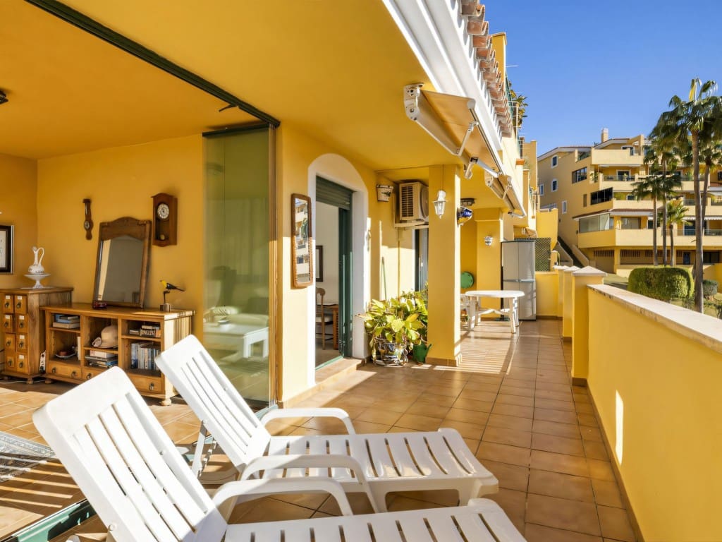 2 Zimmer Apartment zu verkaufen in Torrequebrada mit Pool Garage - 395.000 € (Ref: 9550563)