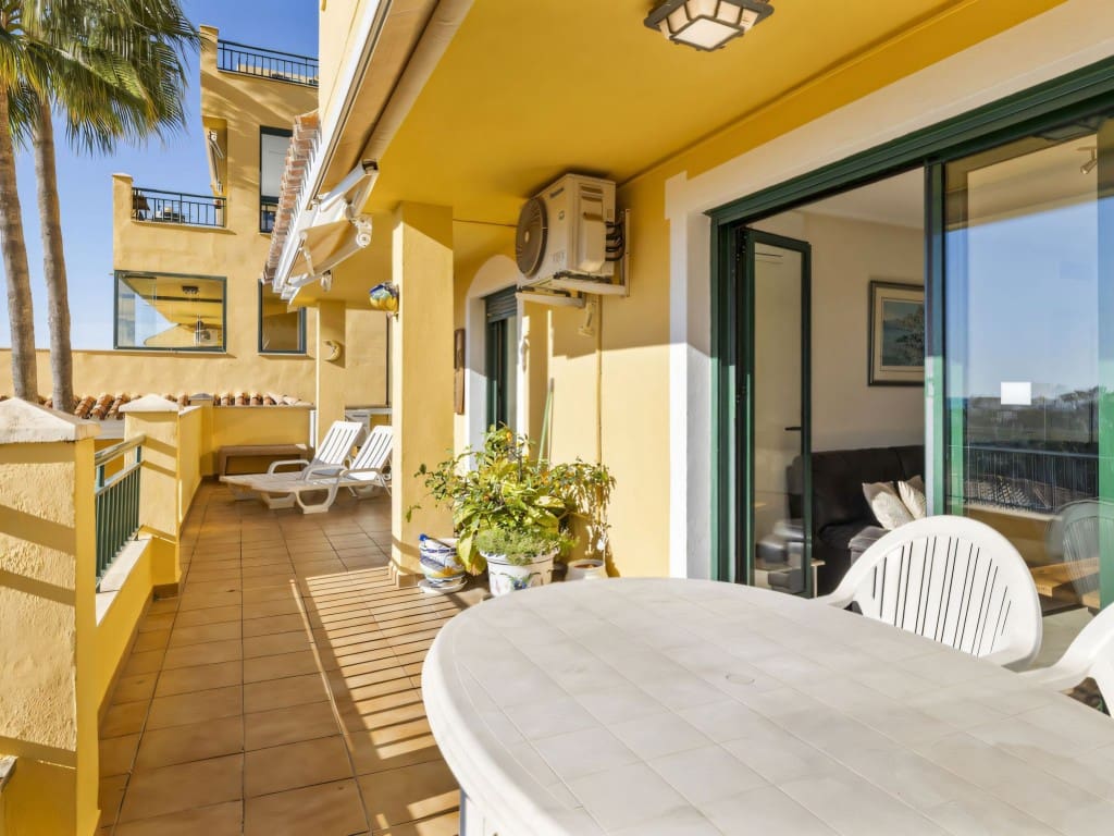 2 Zimmer Apartment zu verkaufen in Torrequebrada mit Pool Garage - 395.000 € (Ref: 9550563)