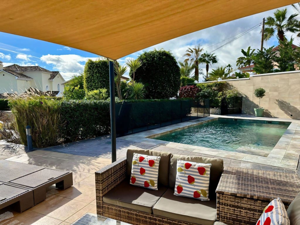 6 slaapkamer Villa te koop in Estepona met zwembad garage - € 1.560.000 (Ref: 9550564)