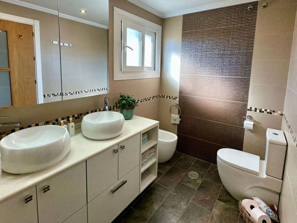 6 slaapkamer Villa te koop in Estepona met zwembad garage - € 1.560.000 (Ref: 9550564)