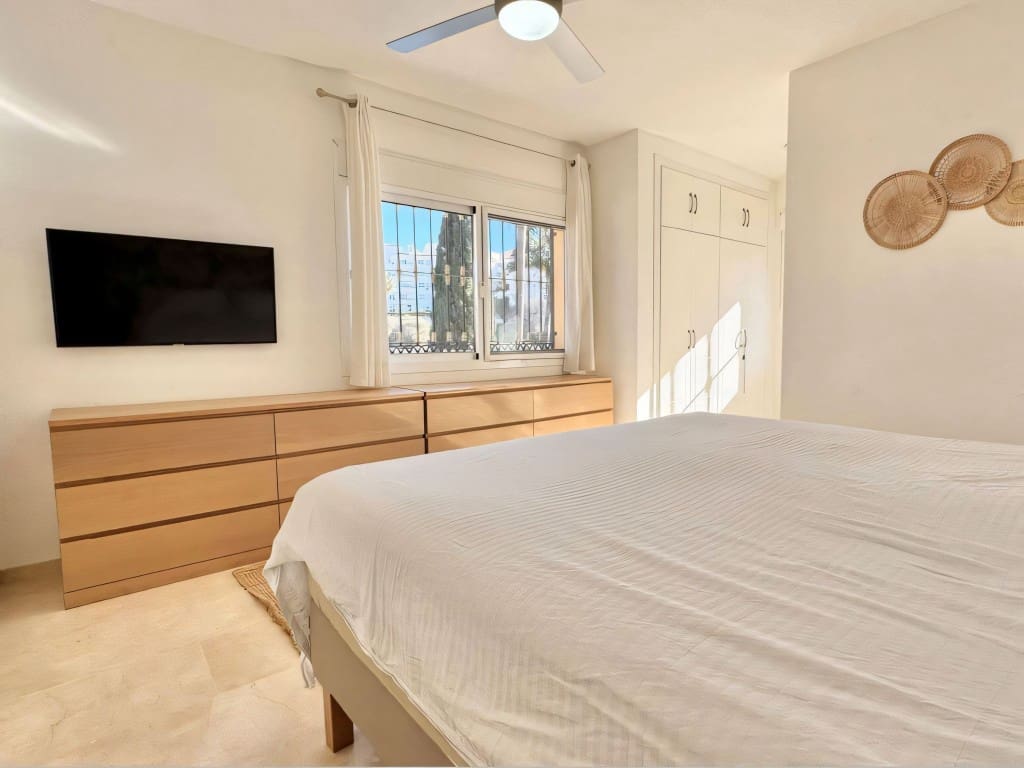 3 chambre Villa/Maison à vendre à Riviera del Sol avec piscine garage - 730 000 € (Ref: 9557530)