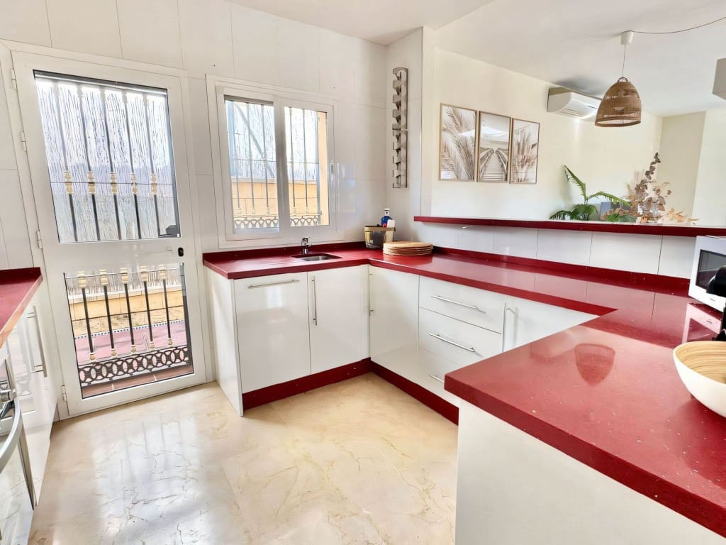 3 chambre Villa/Maison à vendre à Riviera del Sol avec piscine garage - 730 000 € (Ref: 9557530)