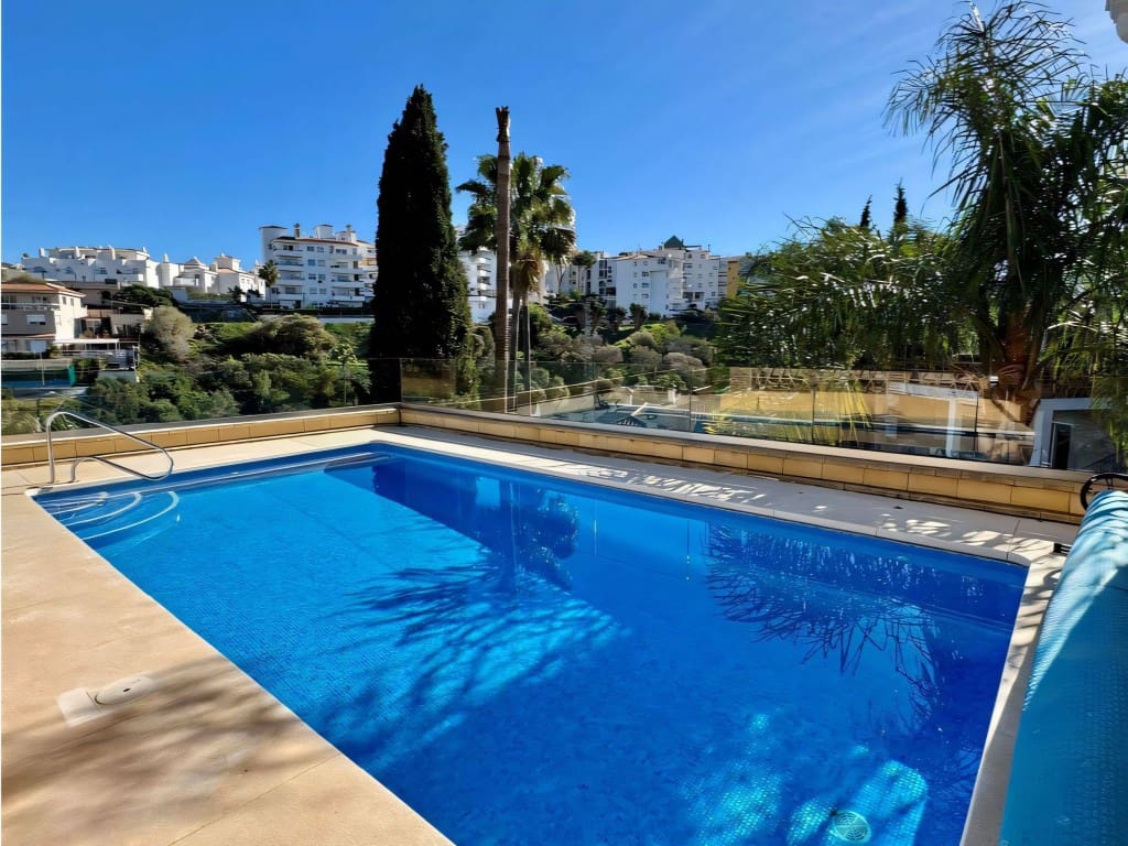3 chambre Villa/Maison à vendre à Riviera del Sol avec piscine garage - 730 000 € (Ref: 9557530)