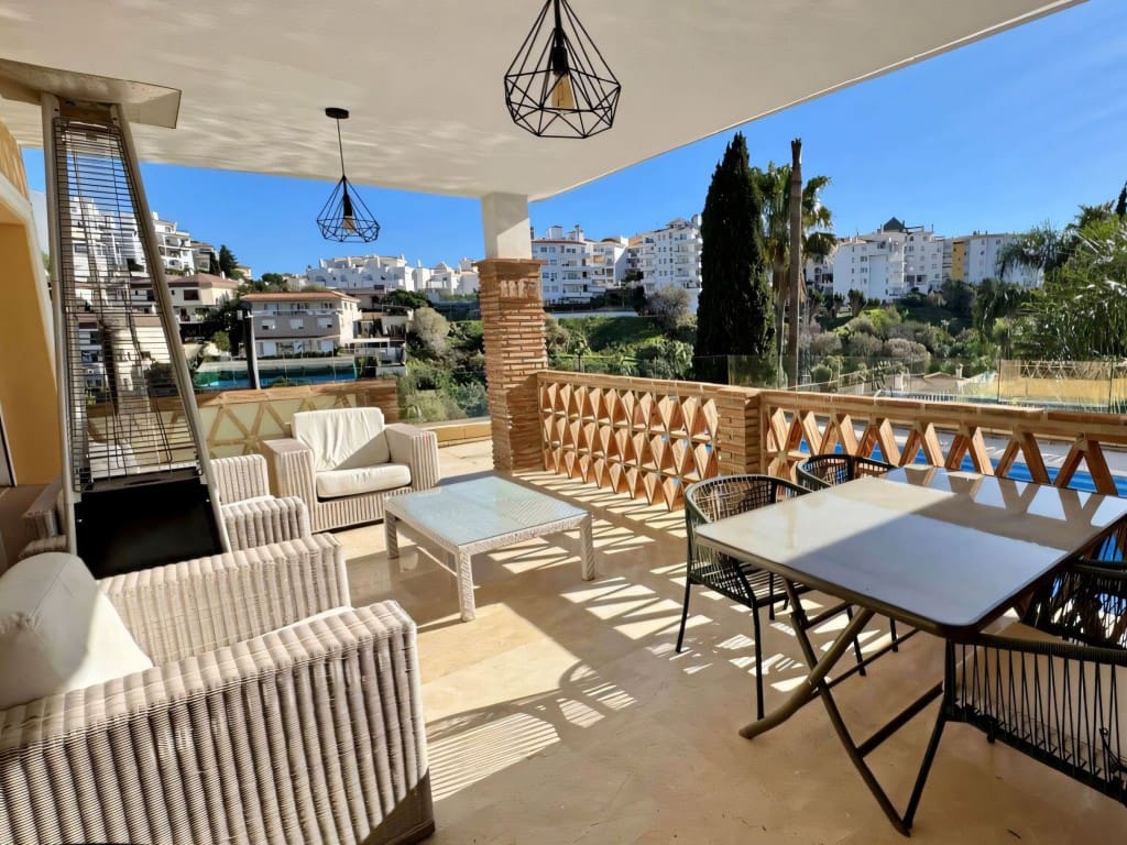 3 chambre Villa/Maison à vendre à Riviera del Sol avec piscine garage - 730 000 € (Ref: 9557530)