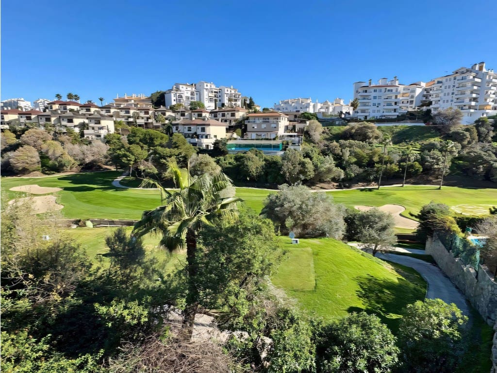 3 chambre Villa/Maison à vendre à Riviera del Sol avec piscine garage - 730 000 € (Ref: 9557530)