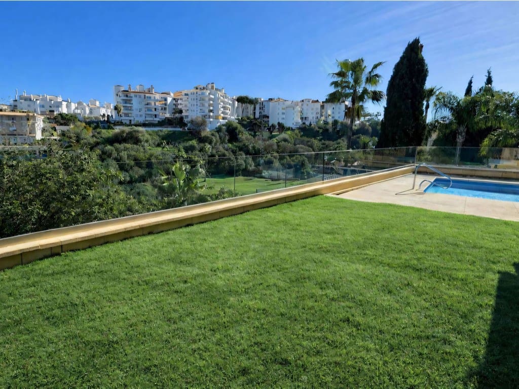 3 chambre Villa/Maison à vendre à Riviera del Sol avec piscine garage - 730 000 € (Ref: 9557530)