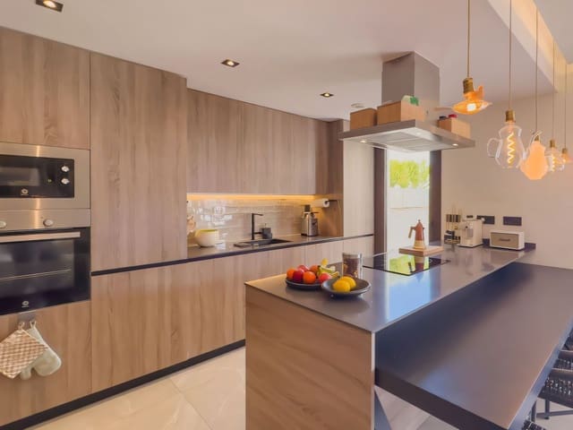 3 soveværelse Penthouse til salg i Istán med swimmingpool - € 1.150.000 (Ref: 9557531)