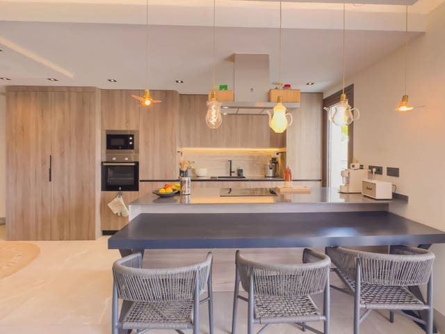 3 soveværelse Penthouse til salg i Istán med swimmingpool - € 1.150.000 (Ref: 9557531)