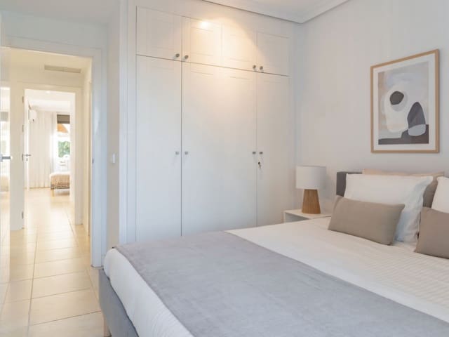 2 slaapkamer Appartement te koop in New Golden Mile, Estepona met zwembad - € 395.000 (Ref: 9558450)